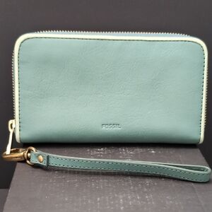 Fossil  Green All-around Zippered Wallet/Wristlet.